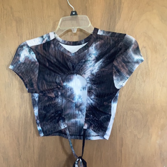 Relisted Rue21 tie dye print ribbed top w stretch cut out w cinch string in back - Picture 4 of 13